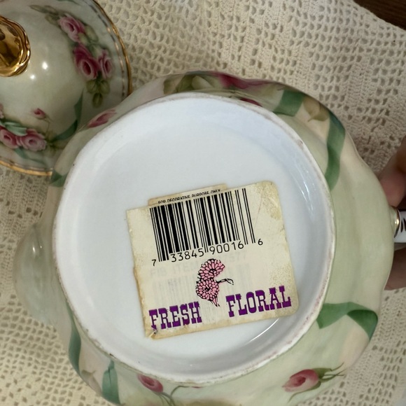 Floral Teapot and Teacup Set‎ with Gold Accents - Picture 9 of 9